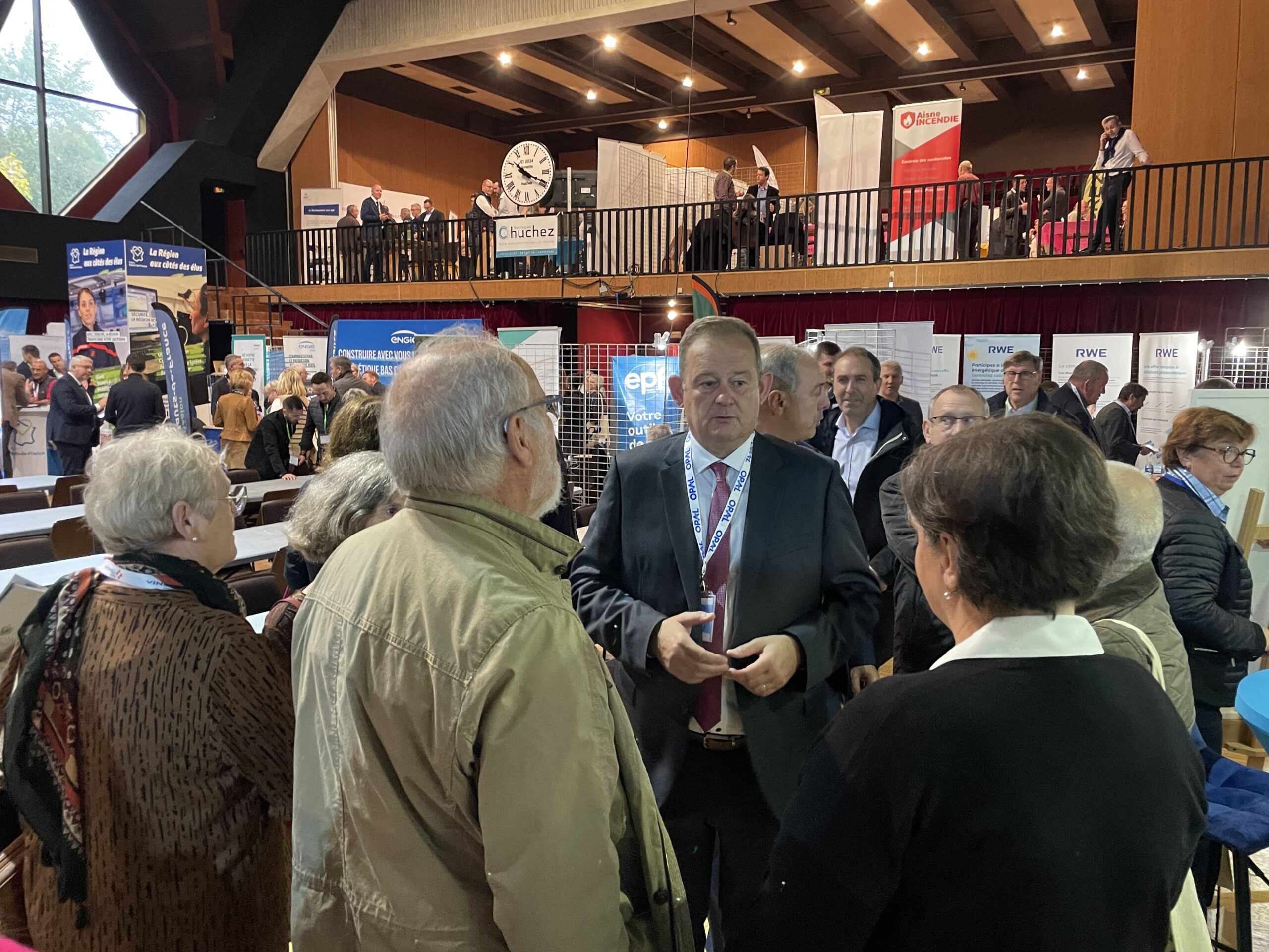 Salon des maires 2024. Rencontres des élus. Présence Gérard Larcher. Projets avec les mairies.